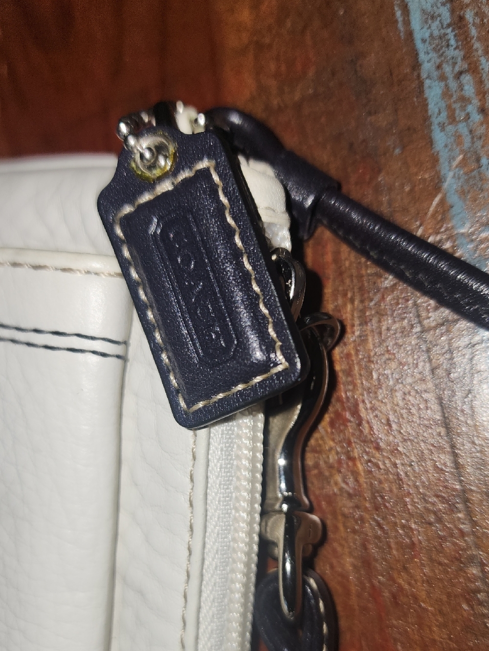 Coach Vintage Pebbled White Black Leather Flap Zipper Wristlet Wallet Y2K - Picture 3 of 15